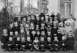 Einschulung 1928 mit Lehrerin Emmy Markschat (1).jpg