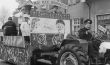Karneval - Treckerfahrer Alois Hillermann - auf dem Wagen unter dem Schild Günther Casser.jpg