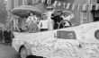 Karneval um 1960 - hier vor Geschäft Fangmeyer an Ecke Vogteistraße - Hopstener Straße.jpg