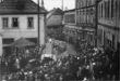 webRosenmontagszug-von-1959---links-Gasthaus-Bendik---rechts-Gasthaus-Füsting.jpg