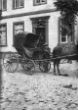 Geheimer-Sanitätsrat-Dr_August_Nießing-vor-seinem-Haus-in-Recke-Hauptstraße-8-(heute-Lührmann).jpg